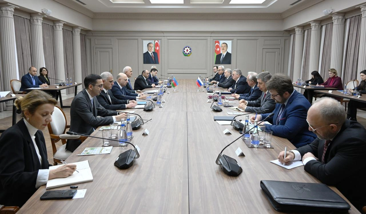 Azerbaijan, Russia discuss dev't of North-South International Transport Corridor (PHOTO)