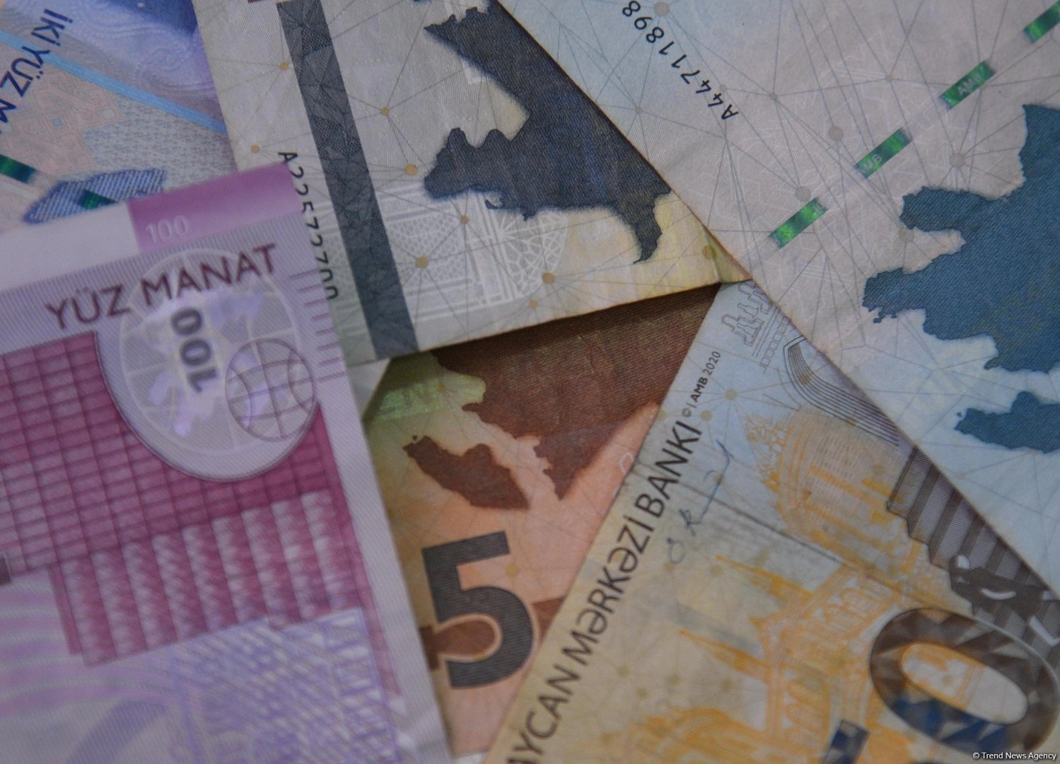 Azerbaijani currency to world currency rates for August 4