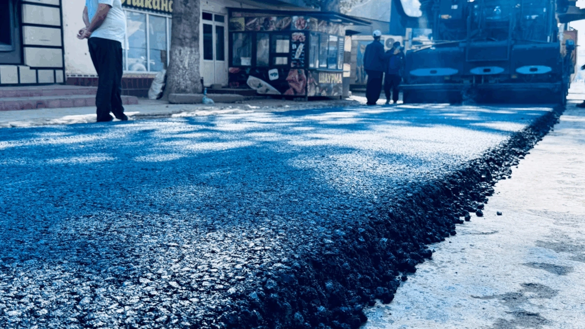 Kyrgyzstan lays asphalt on 4 km of 5.4-km Komsomol-Barpy-Turk-Abad road