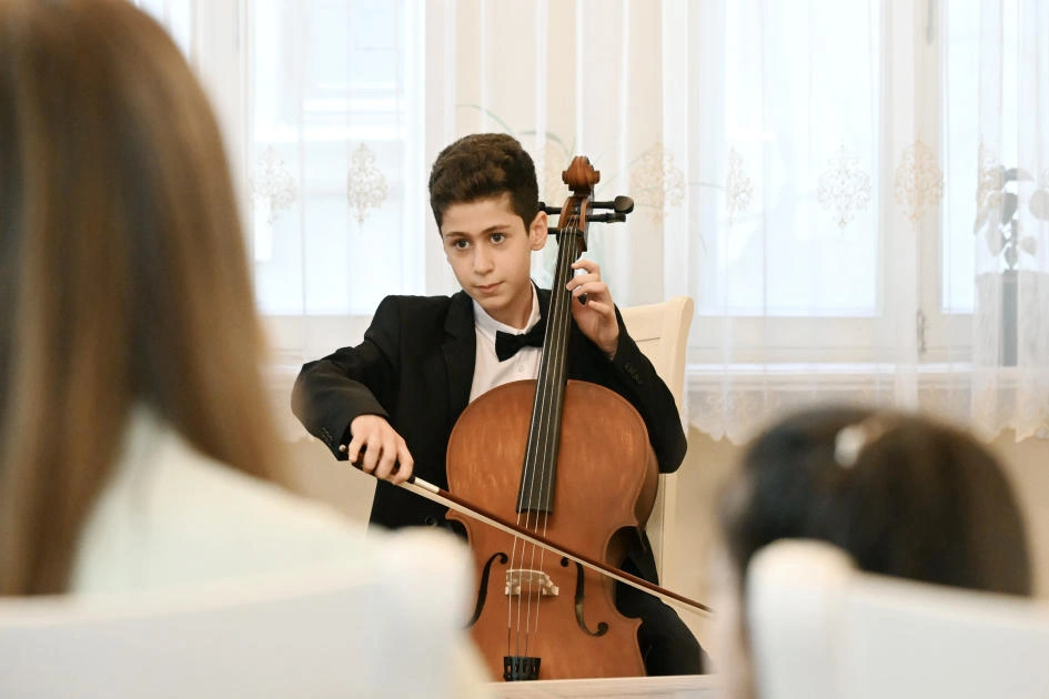 Alena Aliyeva takes part in charity master class for children at Maksud Ibragimbekov Creativity Center (PHOTO)