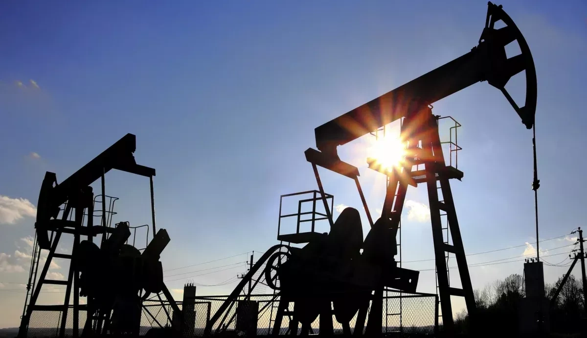 Oil prices slip as US crude stocks surge, Middle East risks linger