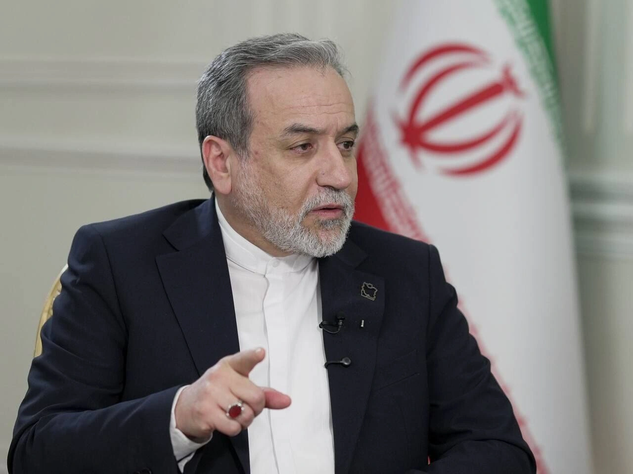 Iran's Foreign Minister calls neighboring countries key area of ​​foreign policy