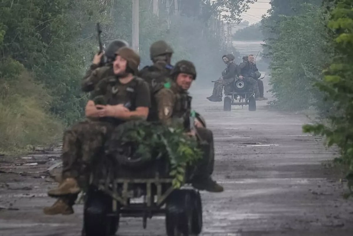 Russia reports one-ton bomb strike on Ukrainian troops VIDEO