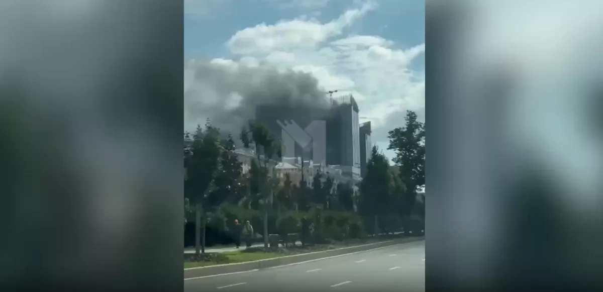 Fire breaks out at residential complex in central Moscow VIDEO