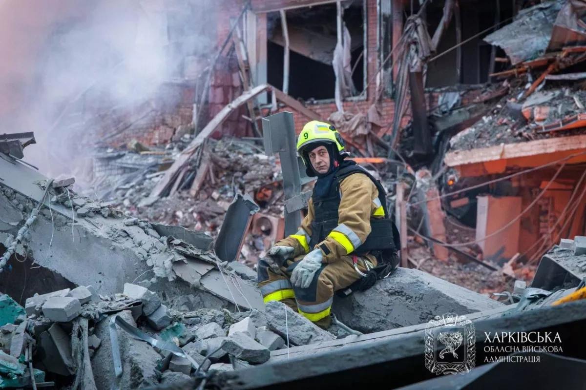 Bodies of child and woman found after missile strike in central Kharkiv photo