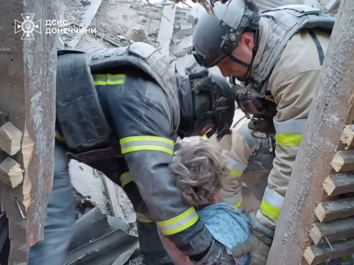 Russian air strike hits Ukraine's Druzhkivka, woman rescued from debris PHOTO