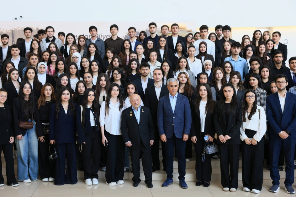 Heydar Aliyev Center hosts youth meeting on “Heydar Aliyev and the Creativity of Omar Eldarov” (PHOTO)