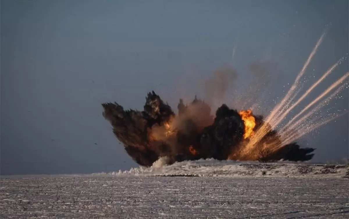 Ukrainian engineers neutralise remains of Russian cruise missile in Mykolaiv PHOTO