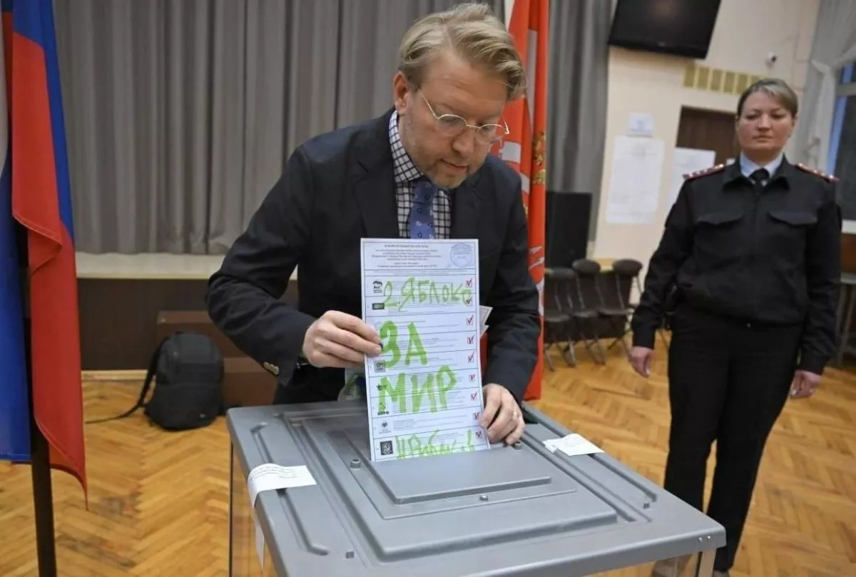 Russia’s Yabloko party leader charged with disorderly conduct