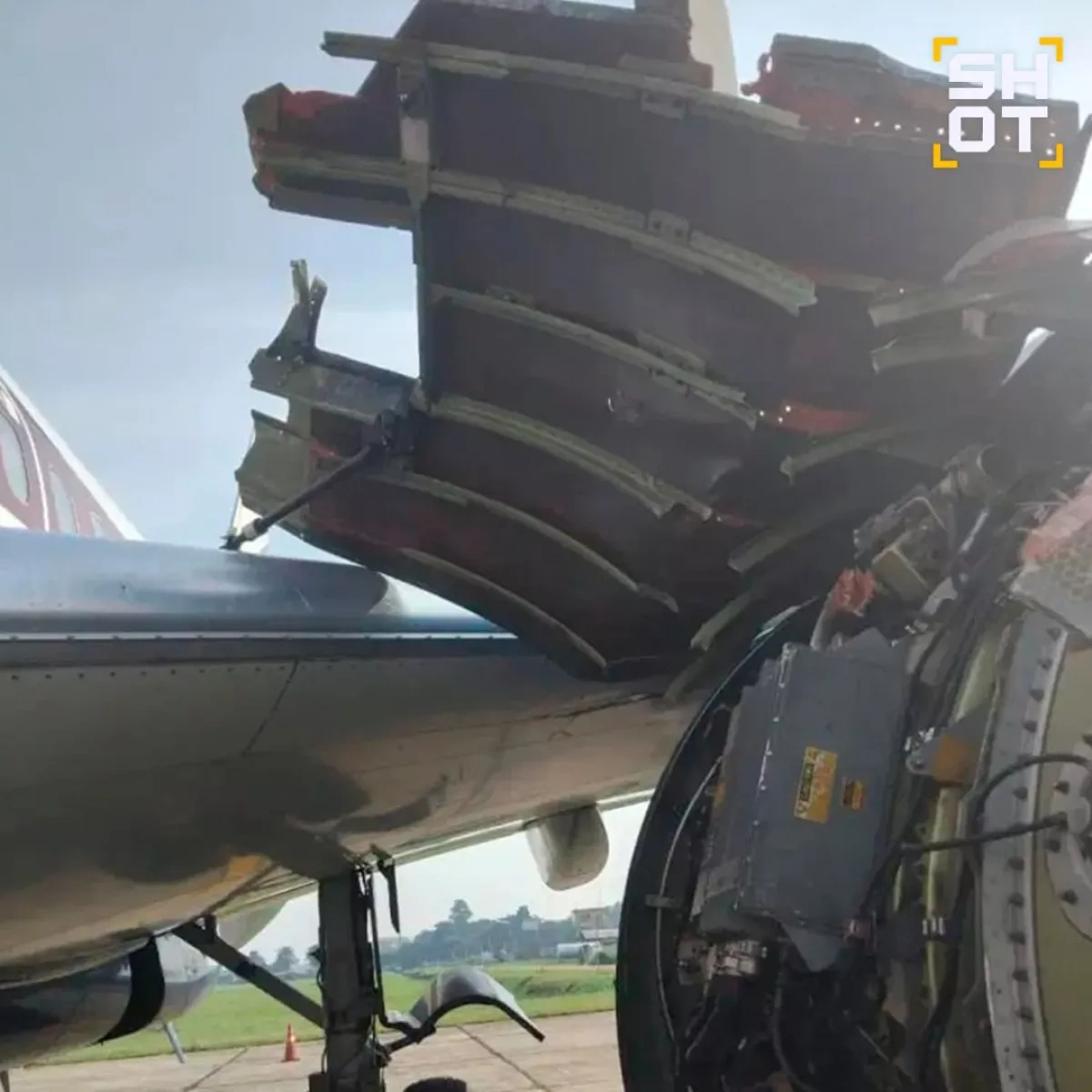 Engine explosion forces emergency landing of Boeing 737 over Nigeria photo / video