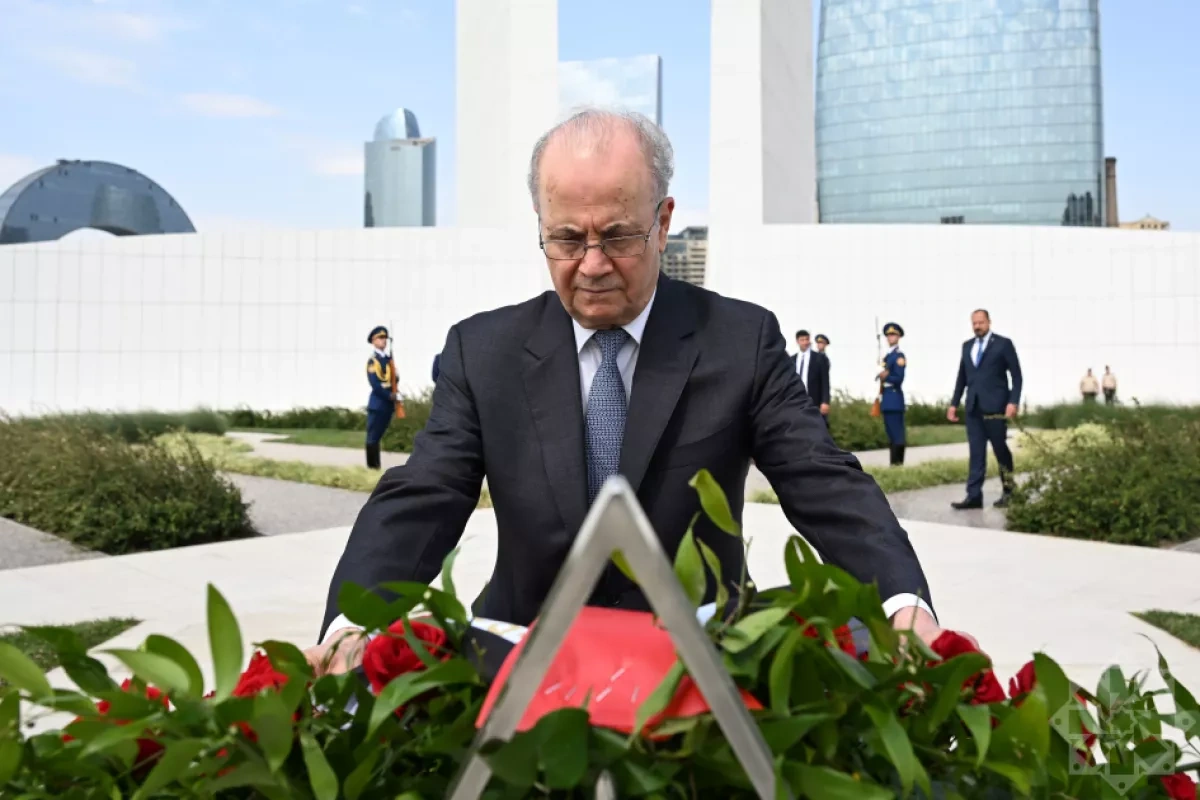 Palestinian PM pays tribute to Azerbaijan’s national leader, martyrs during Baku visit PHOTO