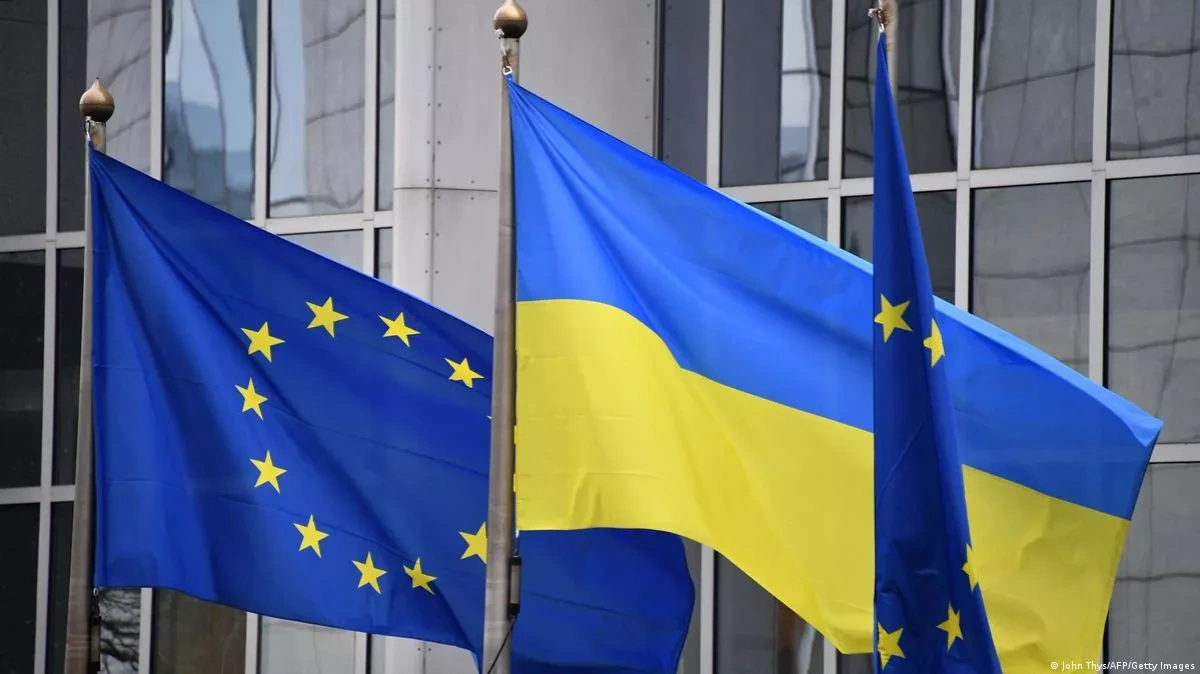 EU puts Ukraine in charge of election timing, offers electoral support