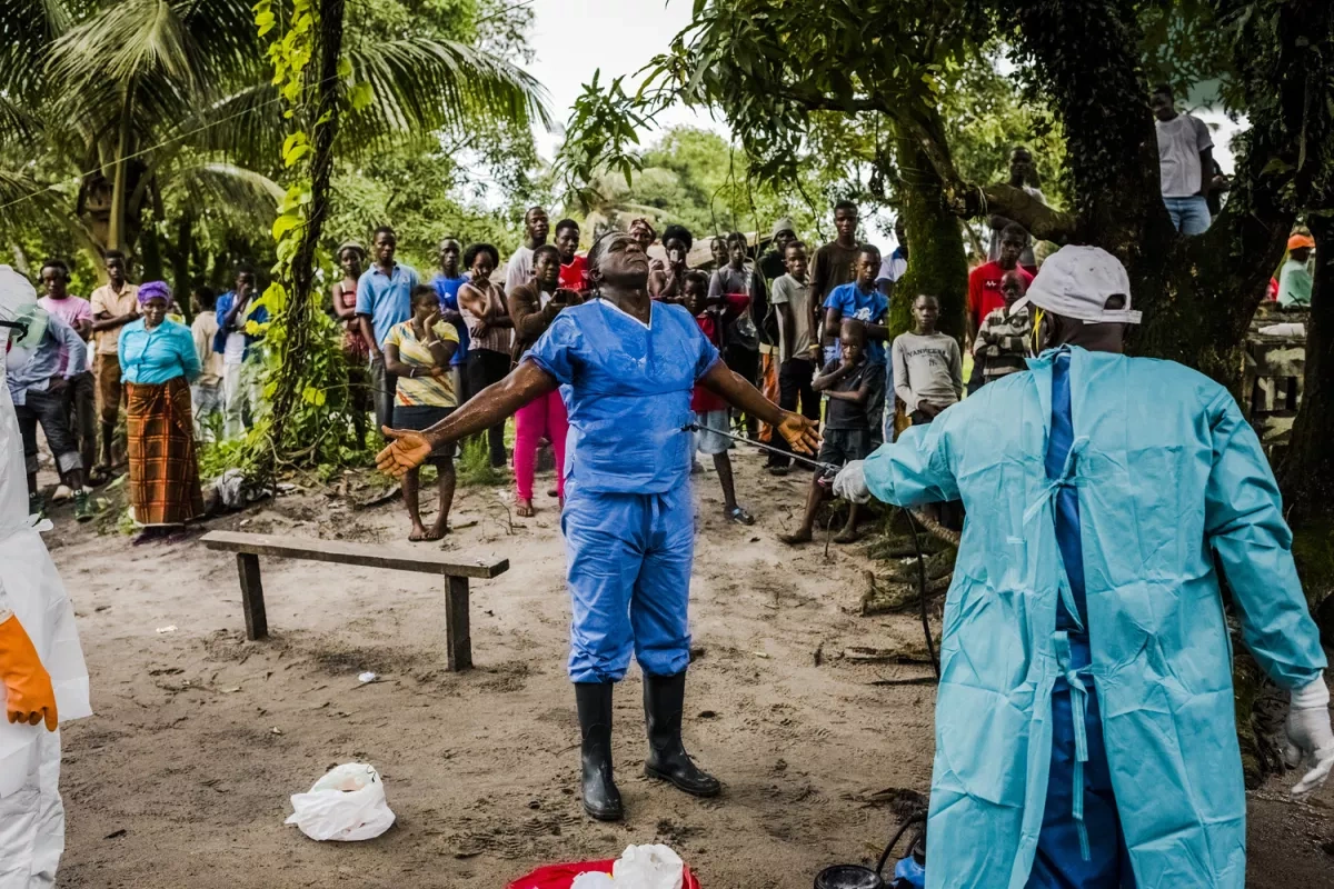 Control slipping: five turning points shaping Ebola outbreak trajectory