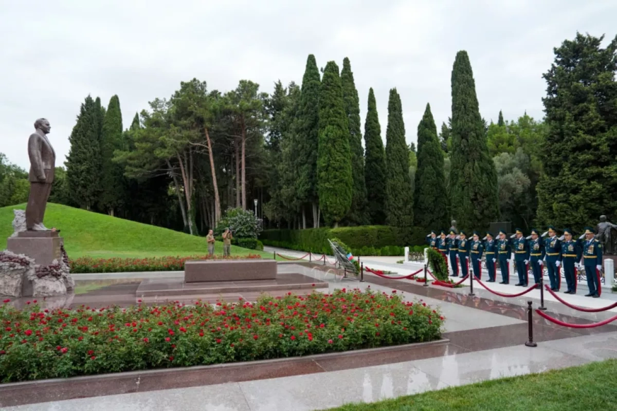 Azerbaijan’s border service leadership honours Heydar Aliyev’s memory PHOTO