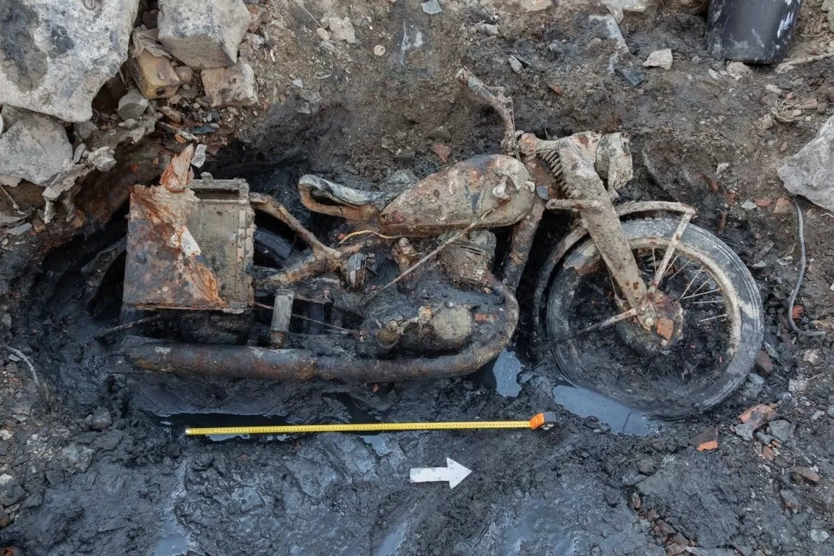 Record-low Danube reveals remains of WWII German soldiers in Budapest PHOTO