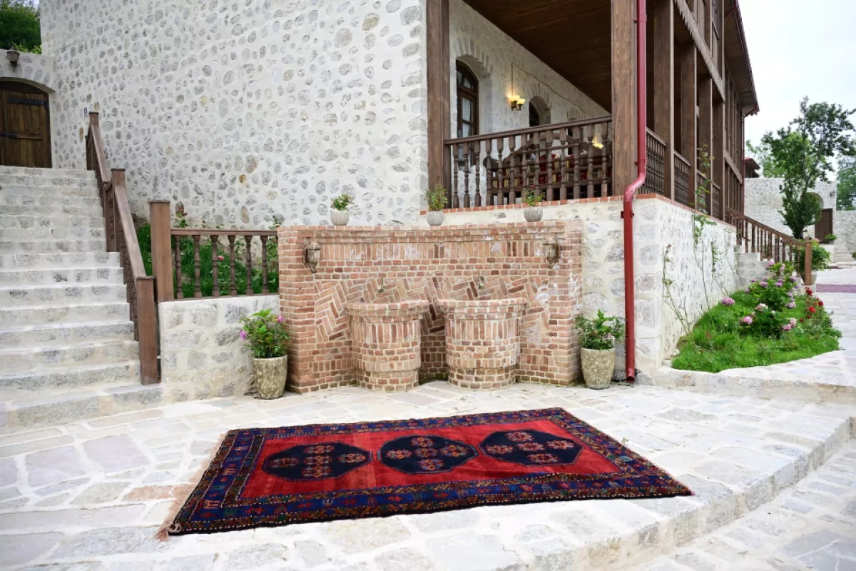 President Aliyev reviews restored buildings of “Yasaman” Hotel in Shusha PHOTO