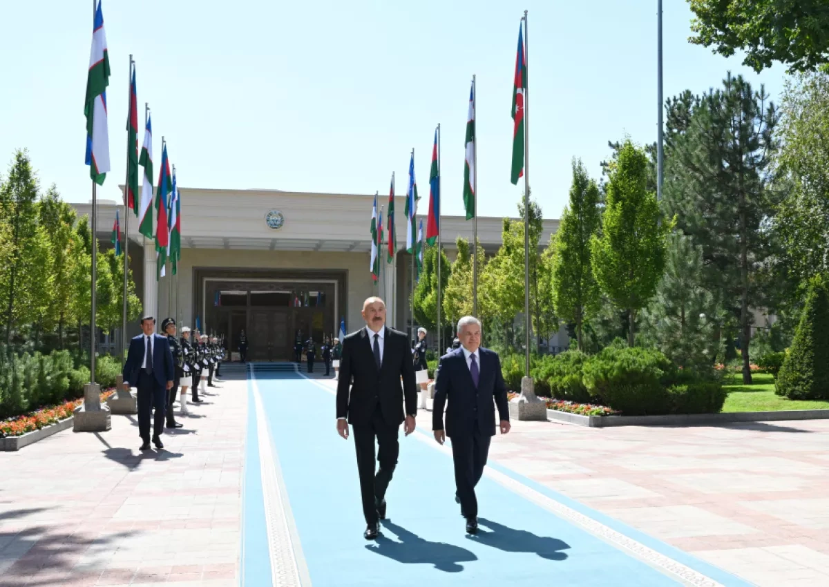 Azerbaijani leader receives official welcome in Tashkent, Uzbekistan PHOTO / UPDATED