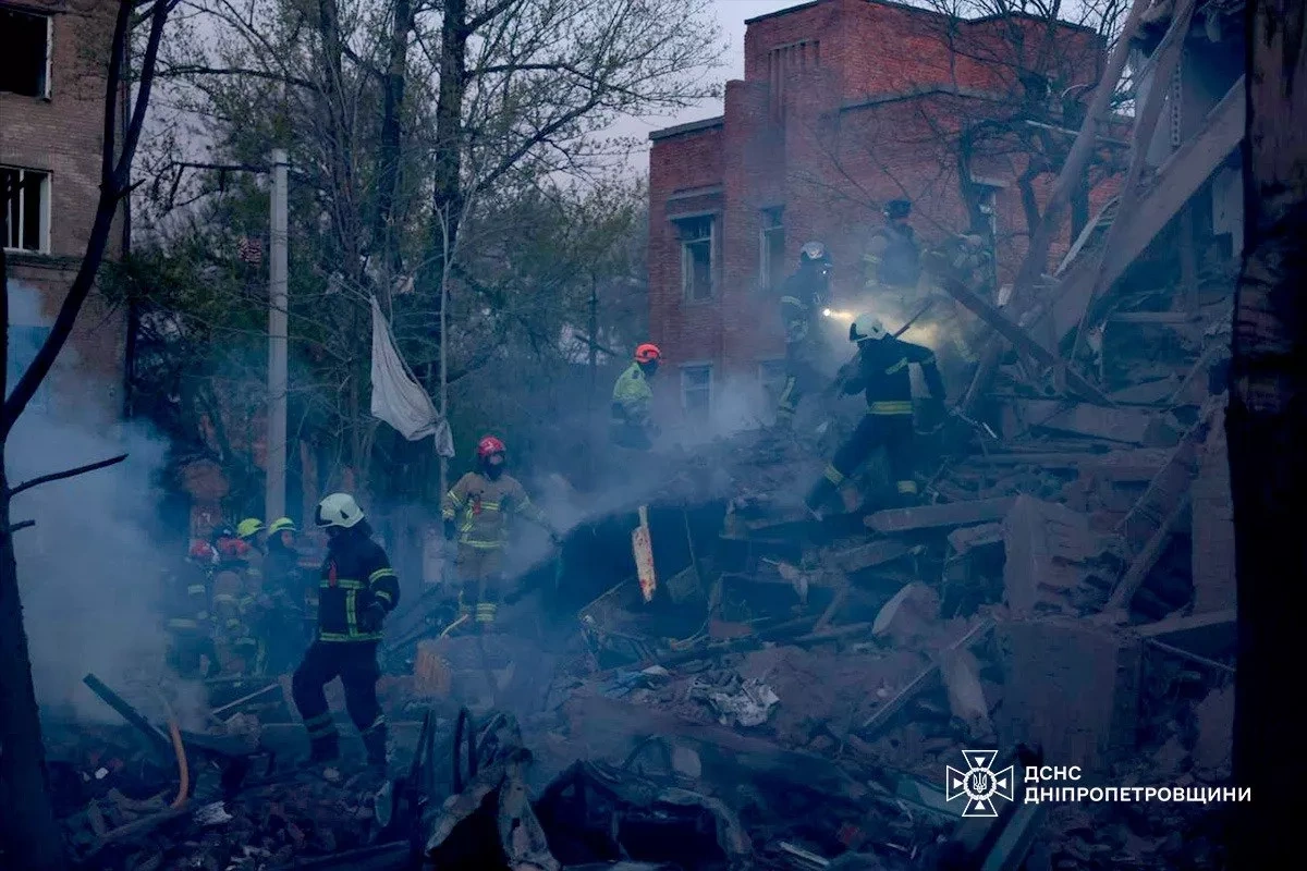 Night attack injures 18 in Ukraine's Dnipro, damages homes updated / photo / video
