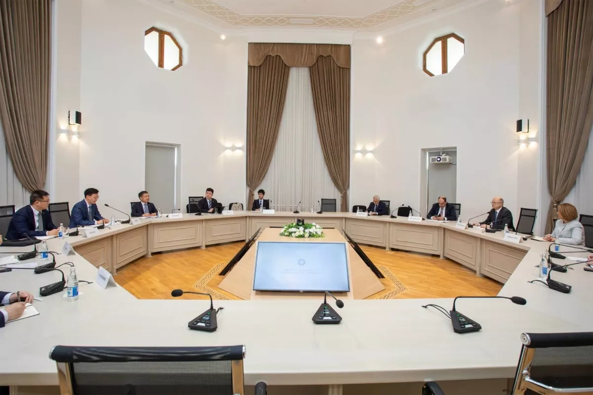 Azerbaijan, PowerChina discuss 160 MW solar plant cooperation Photo