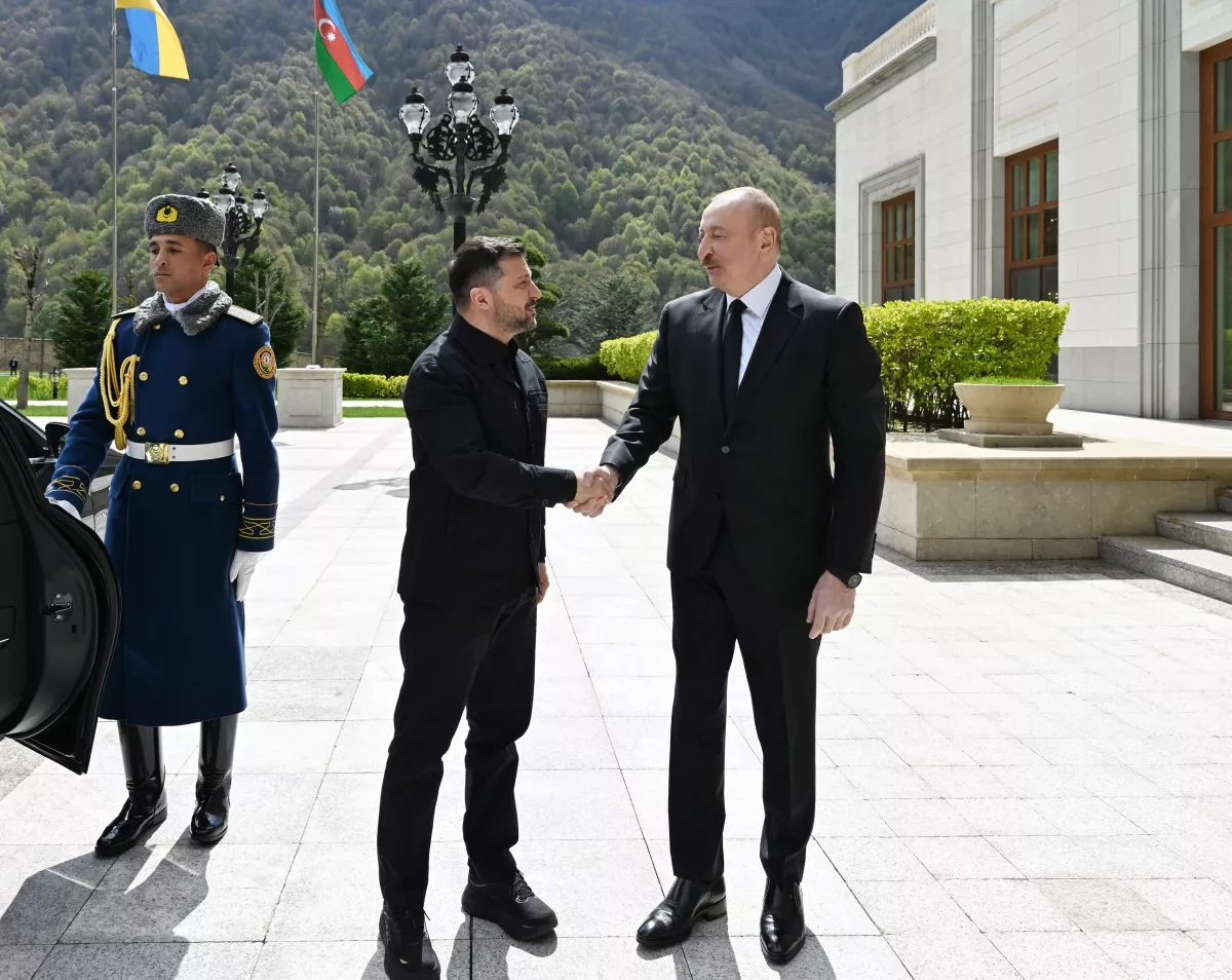 Ukrainian president arrives in Azerbaijan for working visit photo
