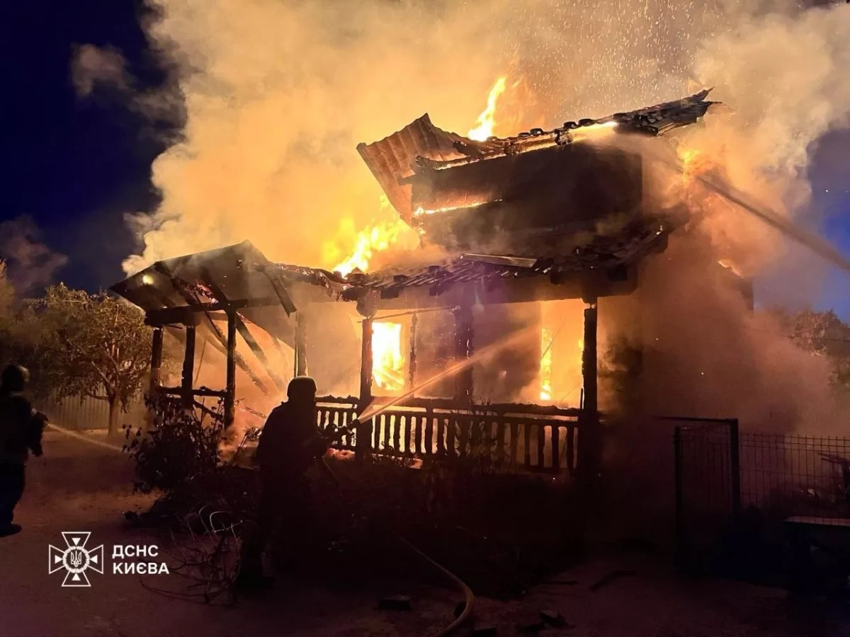 Russian attack sets Kyiv neighborhoods ablaze, killing 4, wounding 58 PHOTO