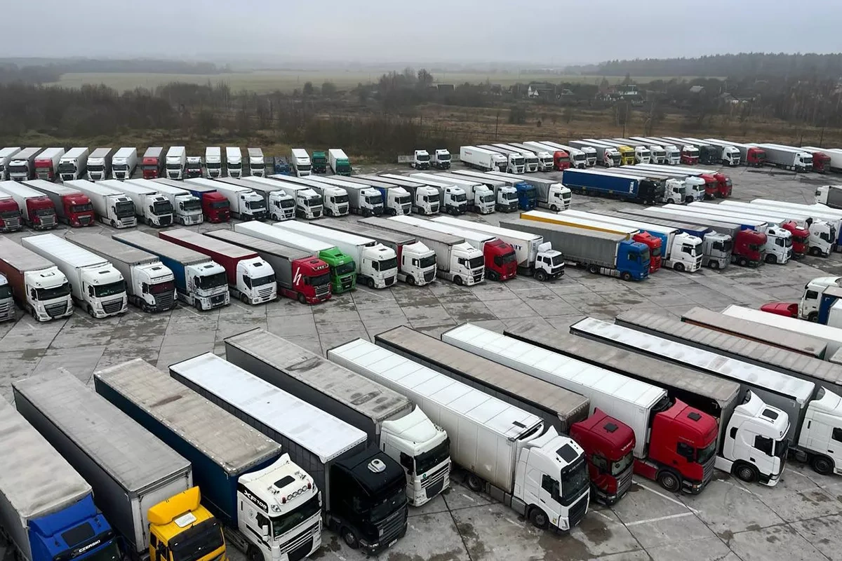 Around 100 Lithuanian lorries remain stranded in Belarus