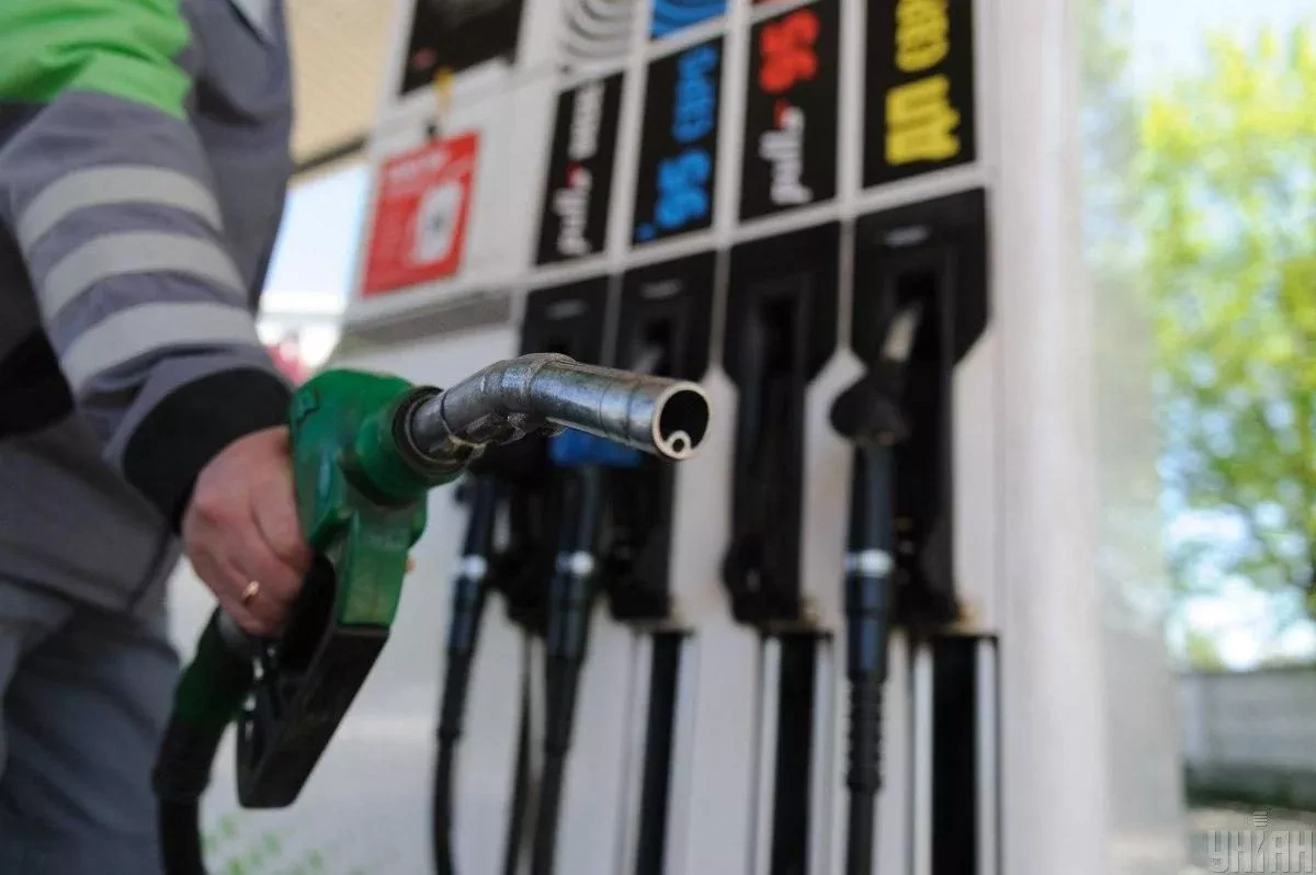 Kyiv expects further drop in pump prices amid falling crude costs