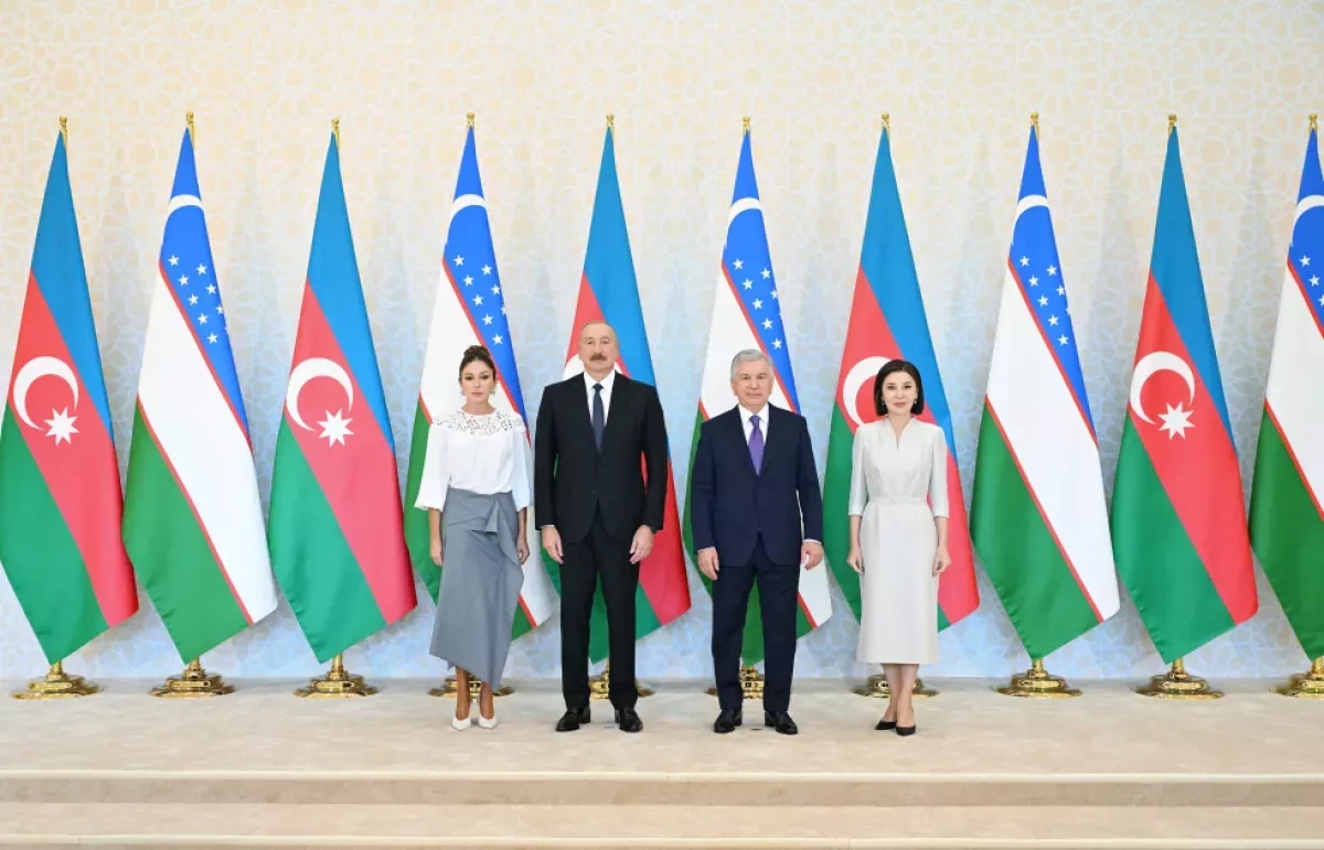 Azerbaijani, Uzbek leaders, first ladies visit Ismail Samani mausoleum in Bukhara