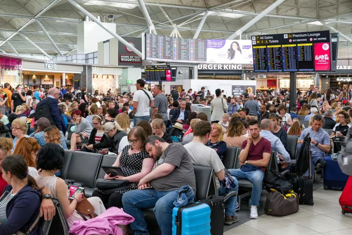 Extreme weather paralyzes Amsterdam’s Schiphol Airport