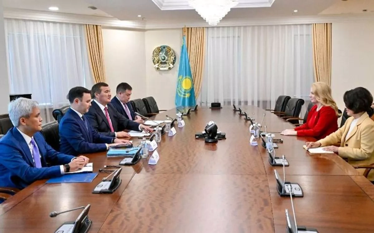 Kazakhstan, Shell review progress on major oil projects