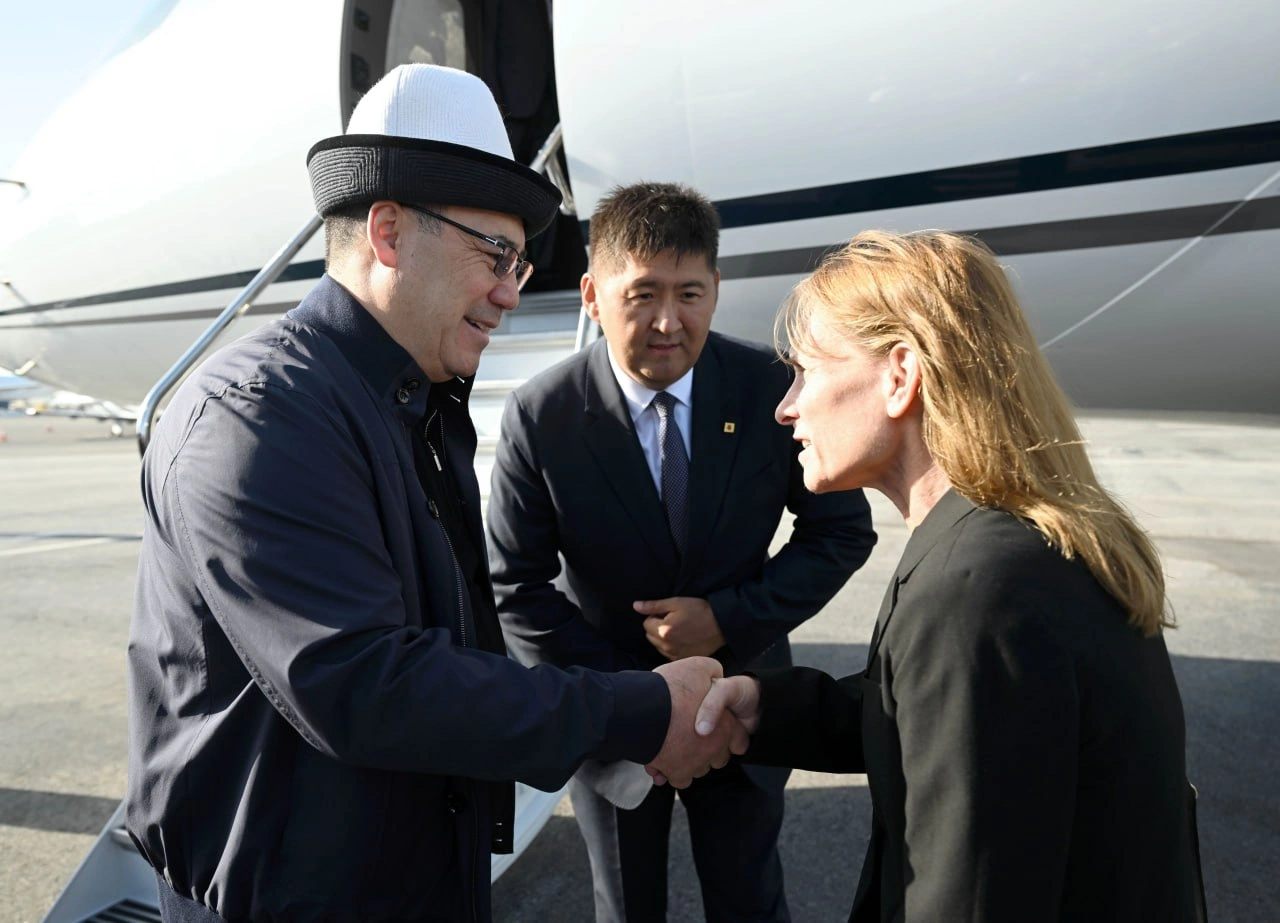 Kyrgyz President arrives in Los Angeles for national satellite launch