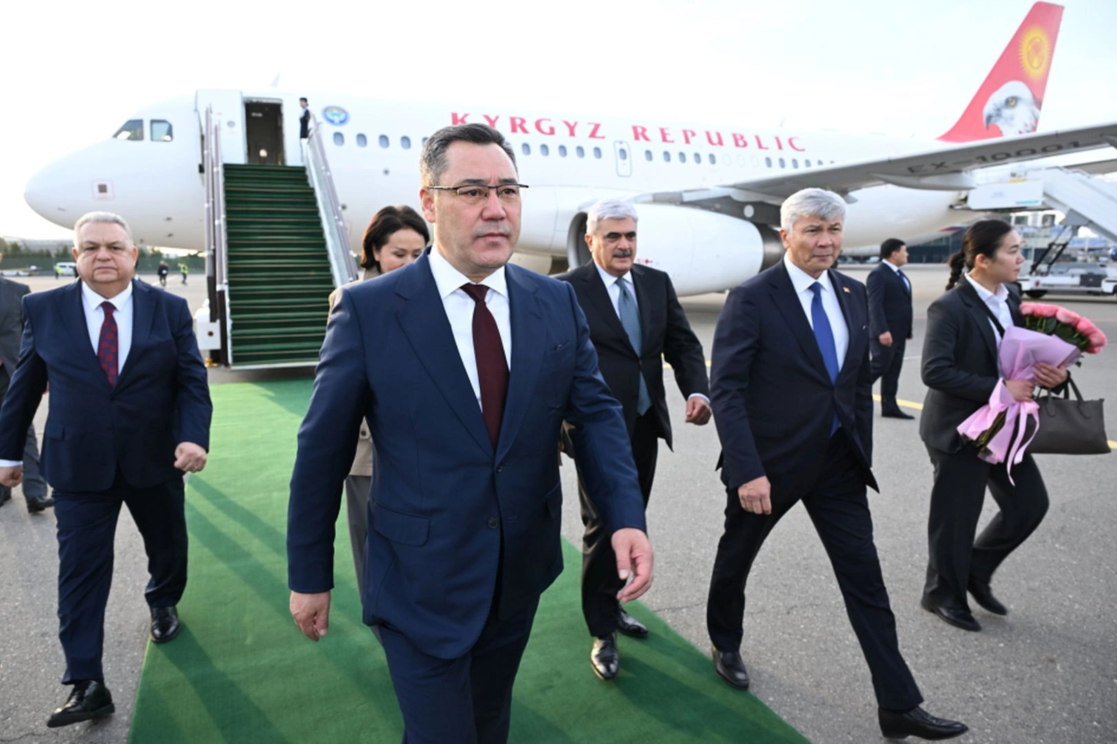 President of Kyrgyzstan arrives in Azerbaijan to attend CICA Summit (PHOTO)