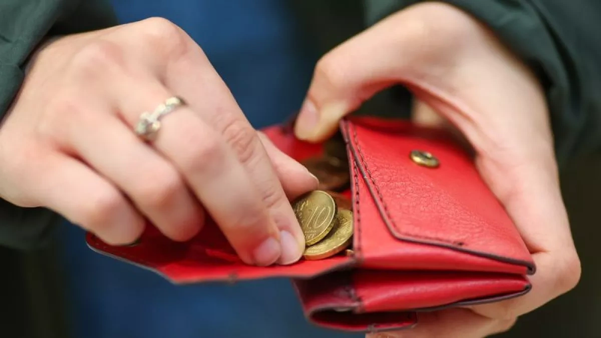 Eurozone consumers expect persistent inflation after oil shock from Iran war