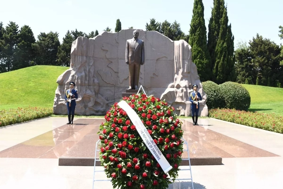Zimbabwean parliamentary speaker visits Azerbaijan's Alley of Honour PHOTO
