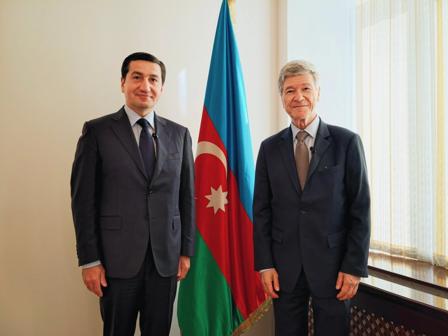 Azerbaijan's Presidential Aide meets with economics professor Jeffrey Sachs (PHOTO)