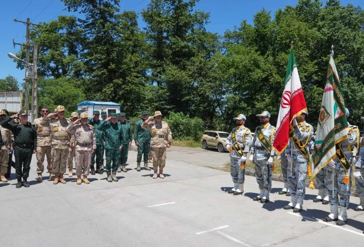 Senior Azerbaijani, Iranian border generals meet at frontier PHOTO