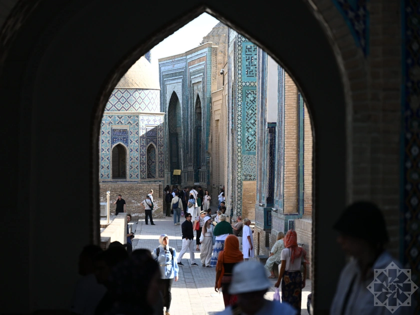 Azerbaijani journalists visit Shakhi Zinda memorial complex in Samarkand (PHOTO)