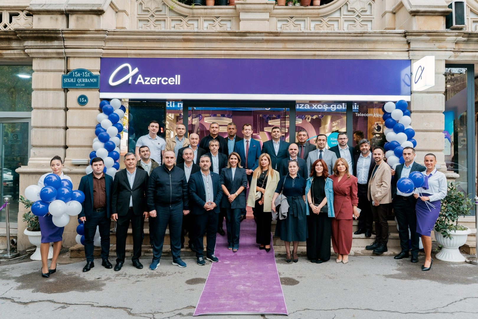 Azercell opens its first next-generation dealer store (PHOTO)