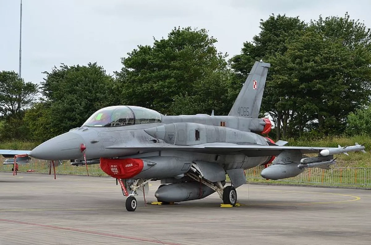 Poland activates aviation units to protect national airspace