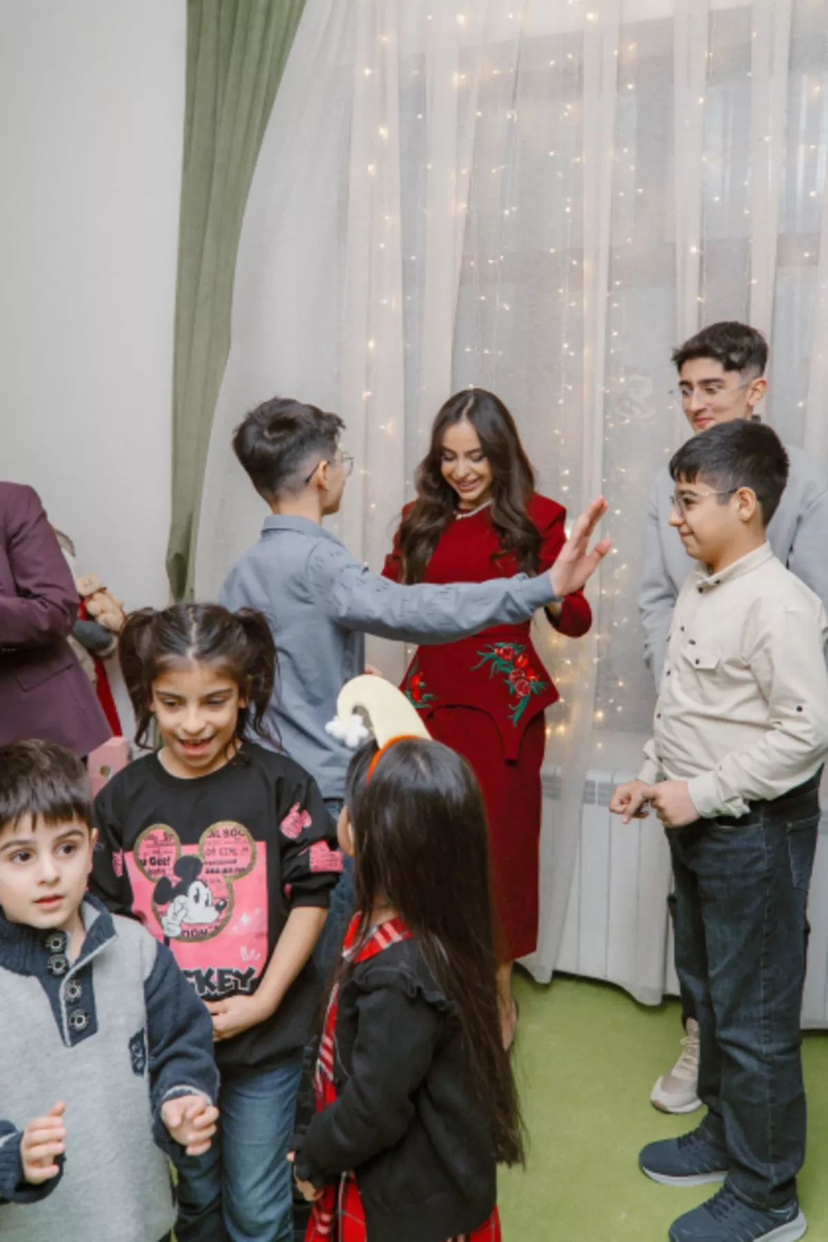 Leyla, Arzu Aliyeva share holiday joy with children at rehabilitation center