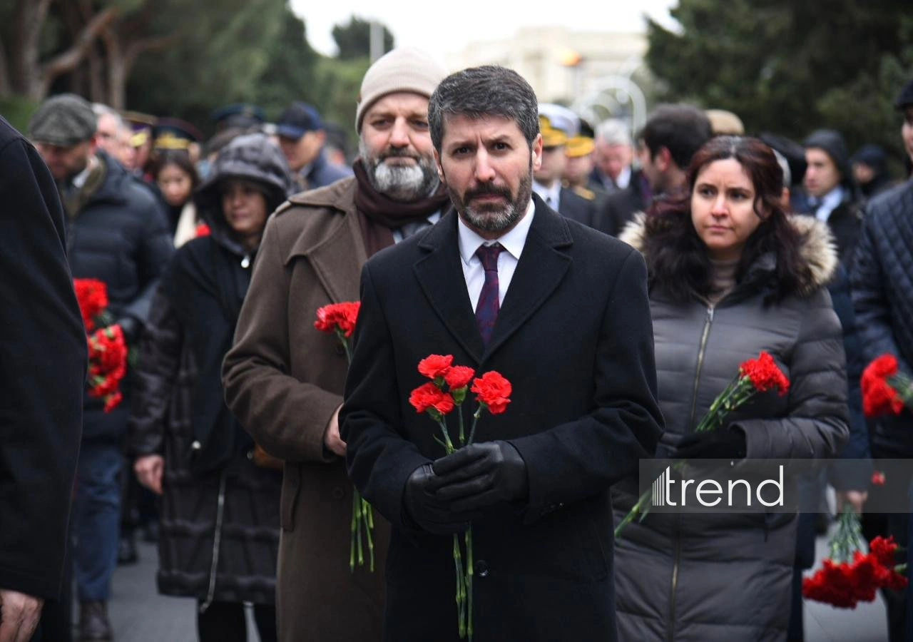 Foreign ambassadors pay tribute to martyrs in Azerbaijan's Baku (PHOTO)