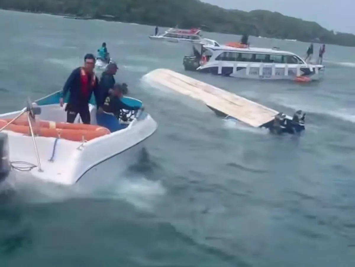 Tourist boat capsizes off Vietnam, 15 Indian nationals killed PHOTO