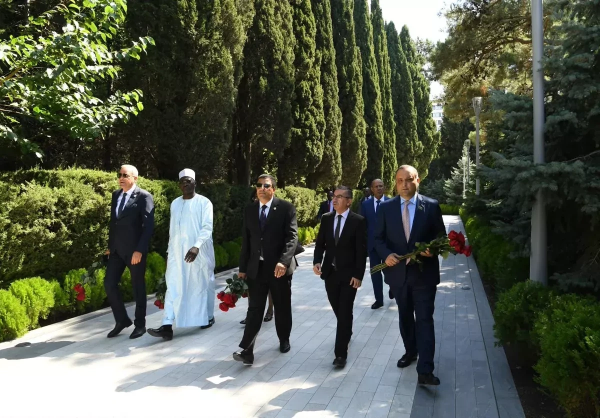 Pan-African parliament president visits Azerbaijan’s Victory Park PHOTO