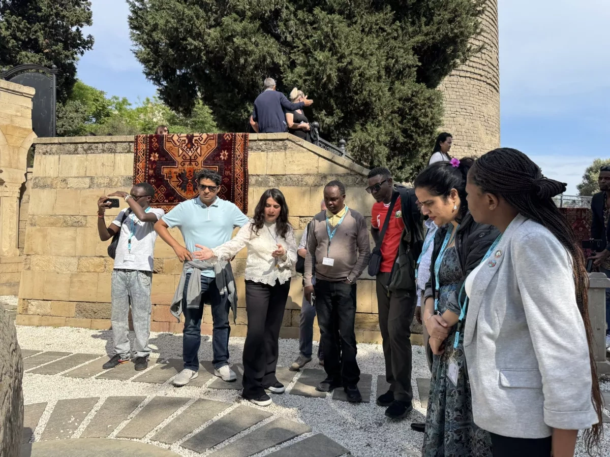 WUF13 foreign journalists tour cultural, historic landmarks in Baku PHOTO