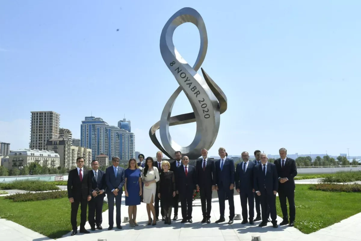 Slovak parliamentary speaker lays wreath at Victory Park in Baku PHOTO