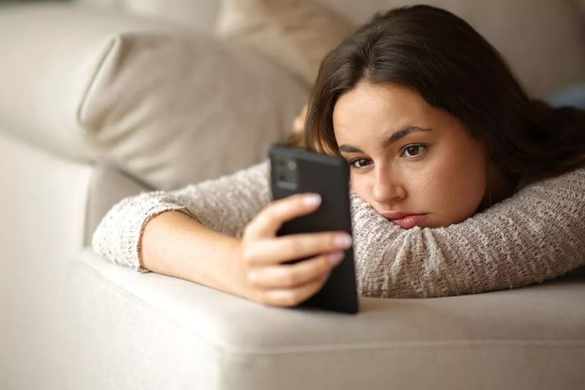 Consumers turn to analog activities amid expanding AI presence