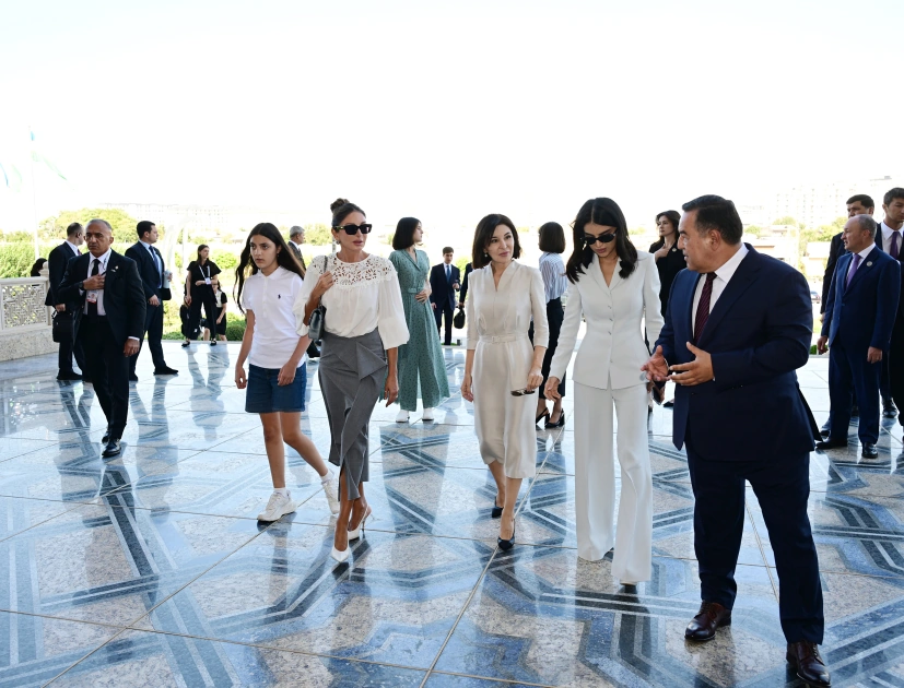 First Lady Mehriban Aliyeva and Leyla Aliyeva visit Center of Islamic Civilization in Tashkent (PHOTO)