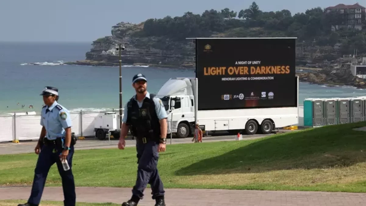 Suspicious car fire in Melbourne heightens concerns for Jewish community