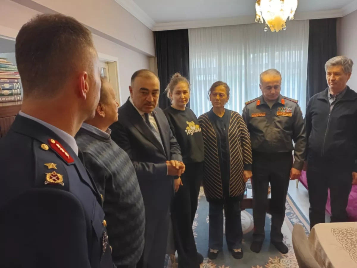 Azerbaijani envoy pays tribute to Turkish officer killed in plane crash Photo
