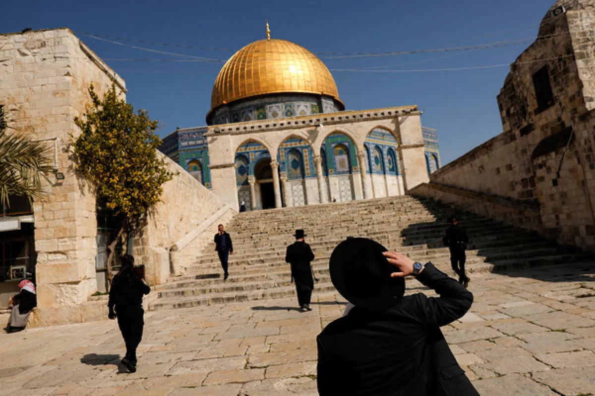 Israeli police prepare to reopen Jerusalem's Old City holy sites after ceasefire
